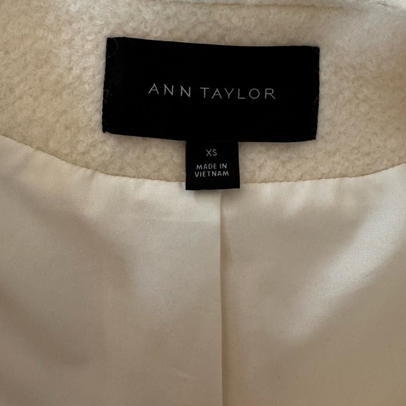 Ann Taylor Double Breasted Coat, Size Extra Small, Great Condition. - Picture 5 of 6